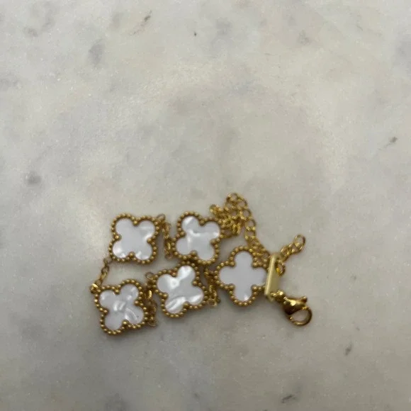 White Clover Station Bracelet Gold Tone Adjustable Mother of Pearl New Jewelry - Picture 2 of 4